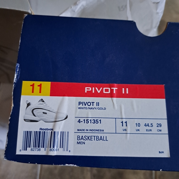 Reebok white navy gold pivot ii basketball shoes - Picture 5 of 5